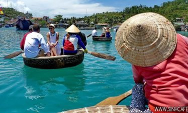 Discover Nha Trang Bay by speedboat