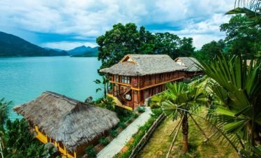 Daily tour from Hanoi to Maichau Hideaway Resort 3 days – Cycling & KayakingTour