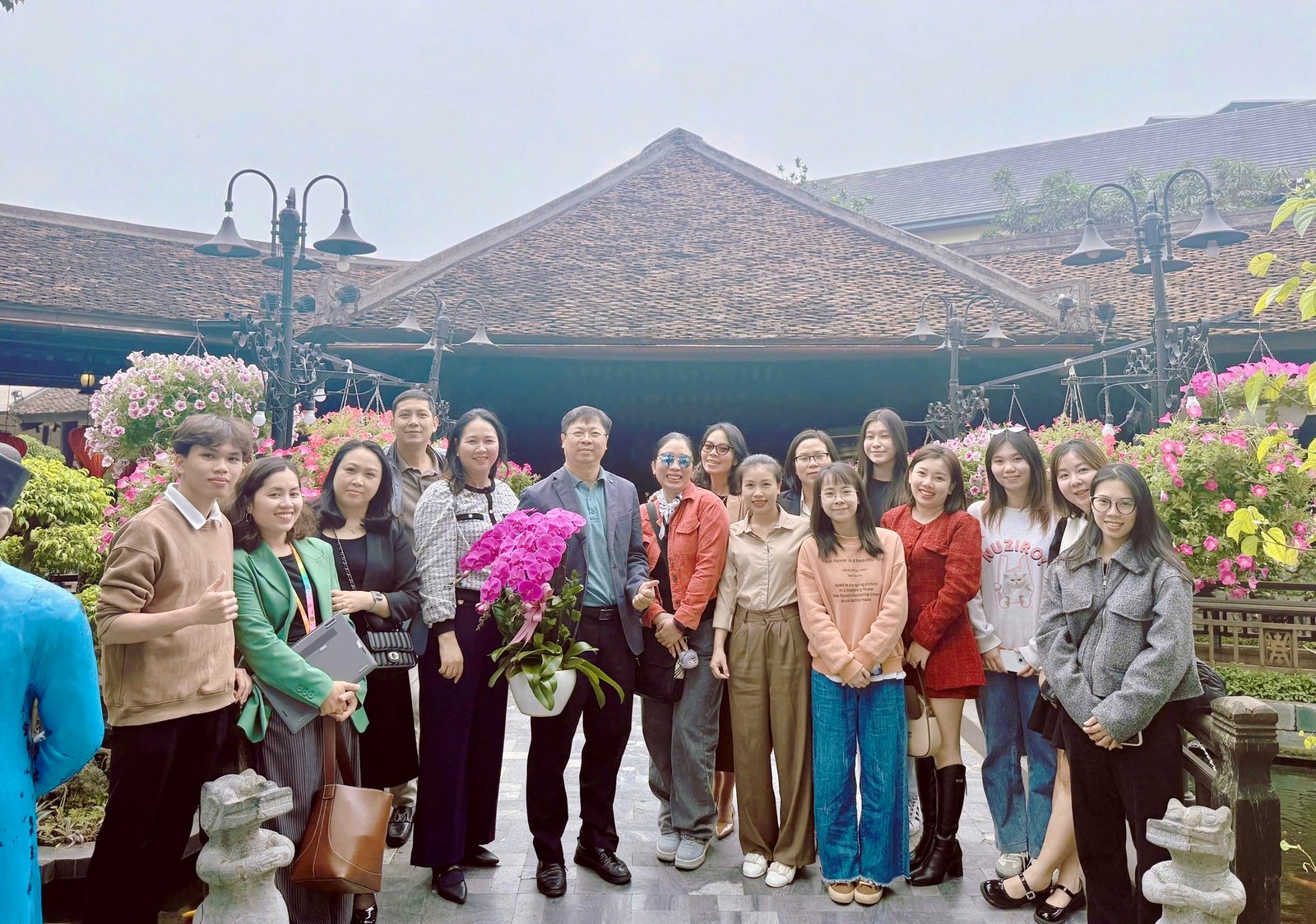Sinh Tourist Team - Asia Pacific Travel